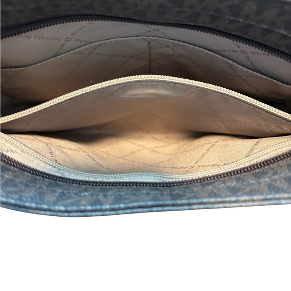 MICHAEL KORS Jet Set Travel Large Logo Messenger Bag, Excellent Used Condition - Picture 5 of 10